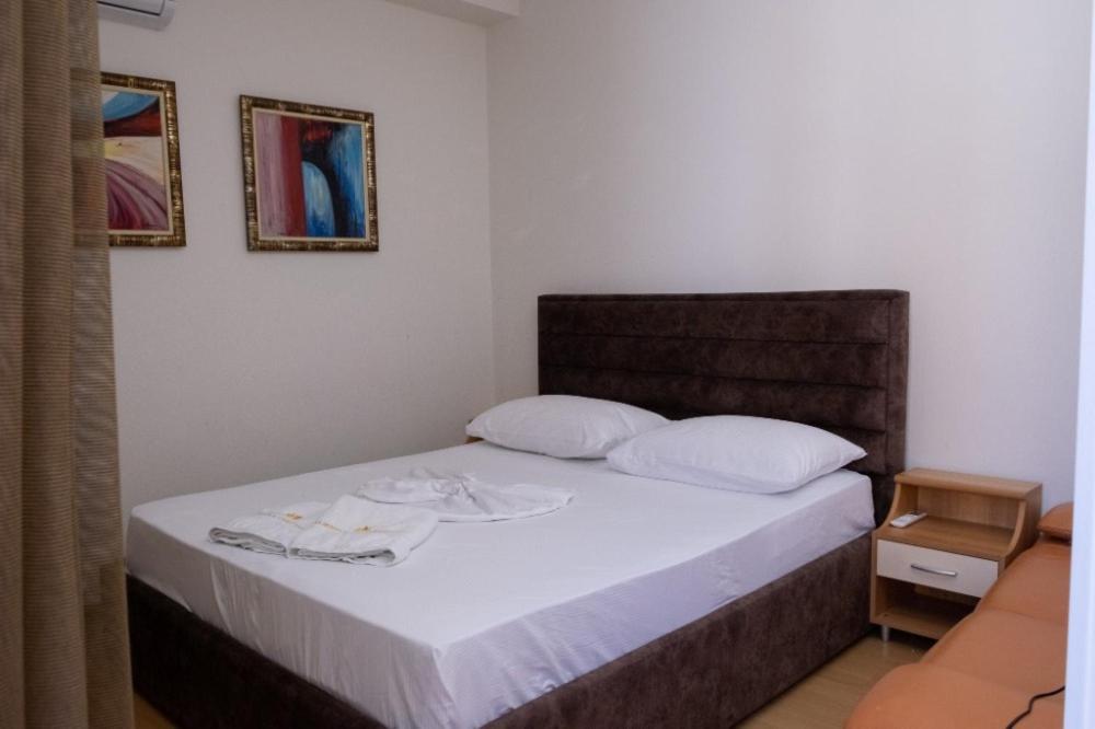 Albjona Guesthouse 地拉那 外观 照片